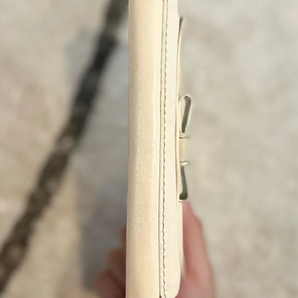 Chloe Cream Leather zipper wallet with Silver Bow - Picture 5 of 7